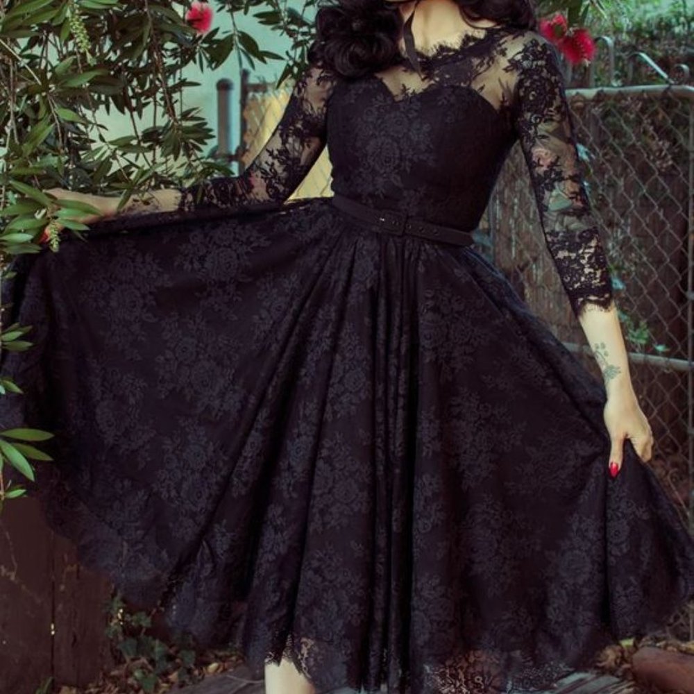 Mourning Dress in Black Lace | La Femme En Noir